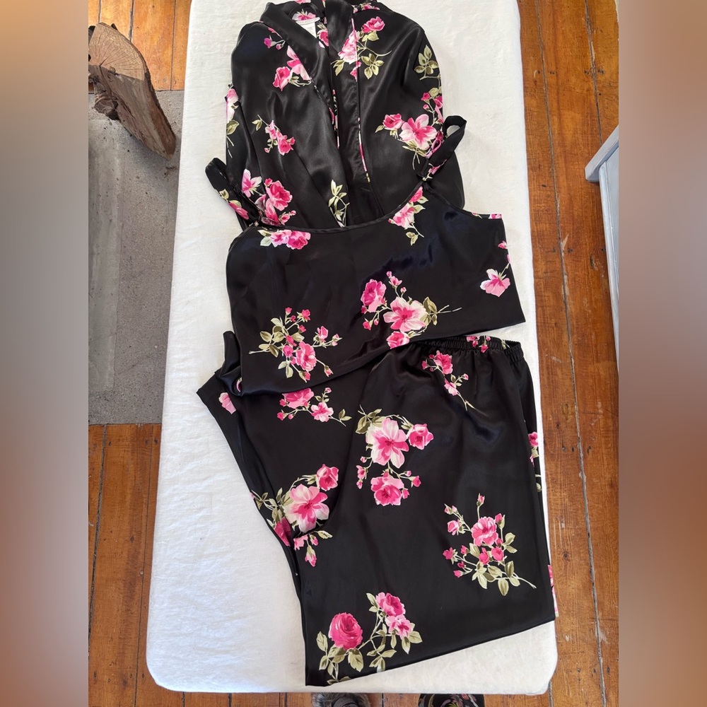 Women’s Sara Spencer Intimates Three Piece Pyjamas Set Black Floral Size XL